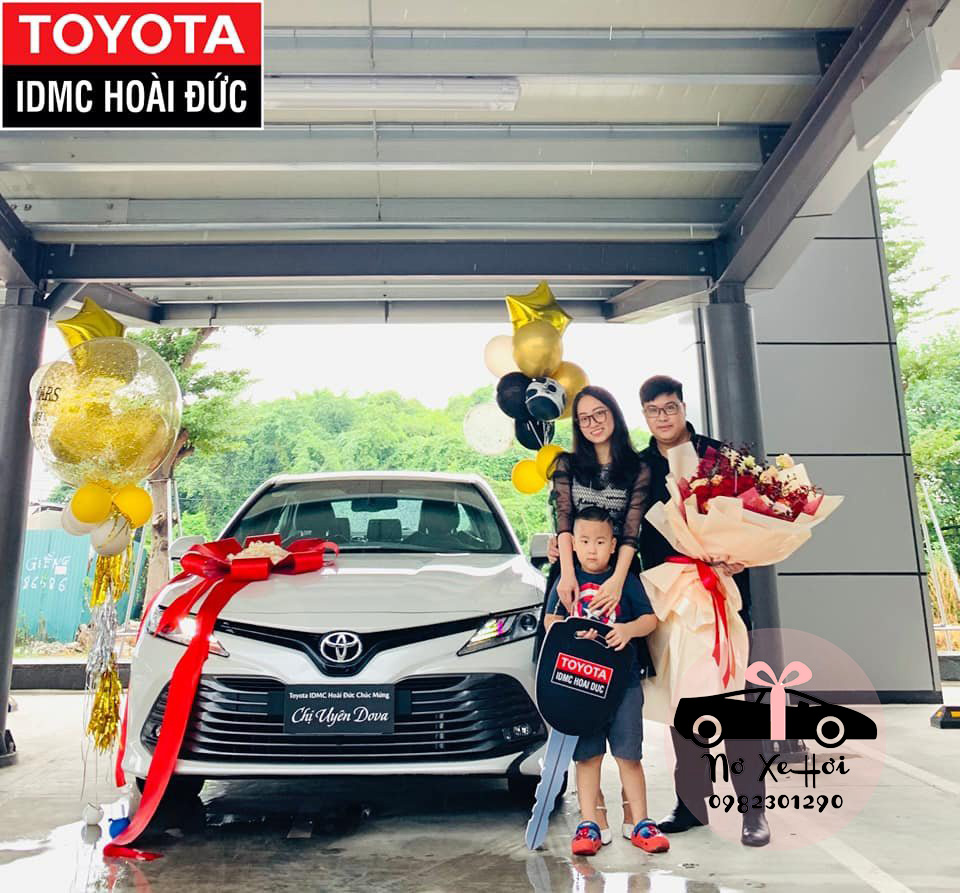 Nơ Giao Xe Toyota Hoài Đức màu đỏ