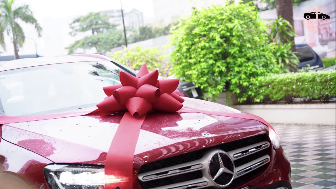 nơ khủng long trang trí ô tô mercedes