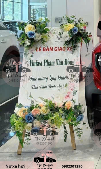 kệ hoa giao xe xanh lá cây